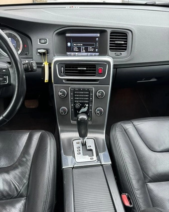 Volvo V60 cena 37900 przebieg: 248521, rok produkcji 2011 z Radom małe 352